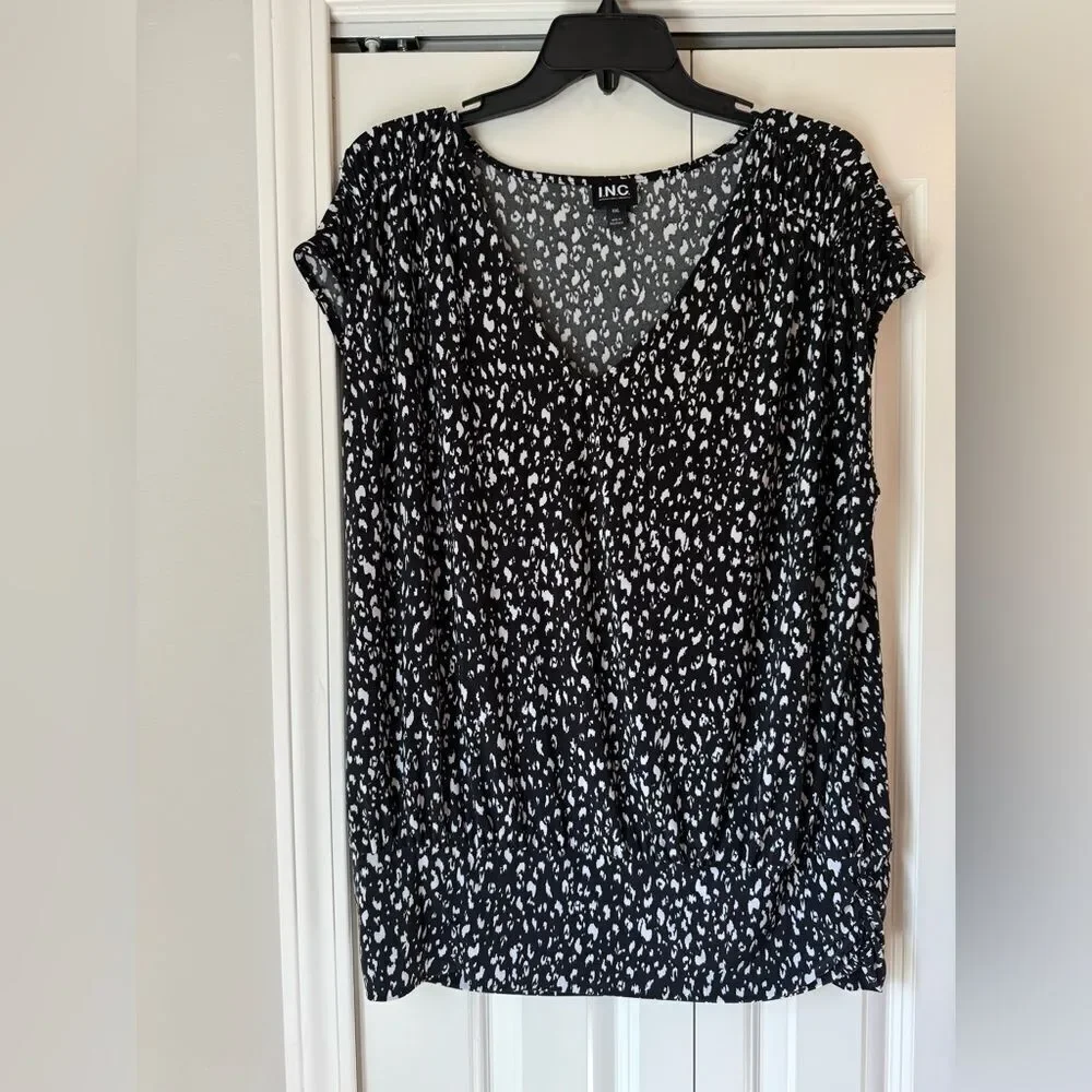 INC XXL Black and White Patterned Women's Top